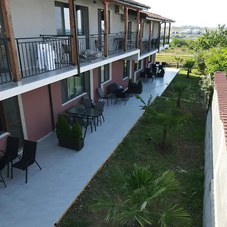 8 Arapya Apart-hotel