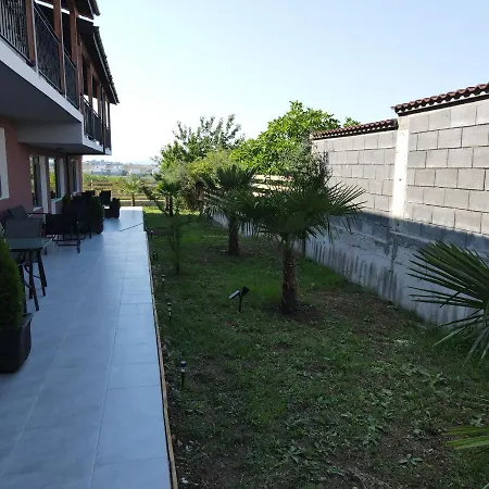 Hotel de apartamente 8 Arapya Țarevo